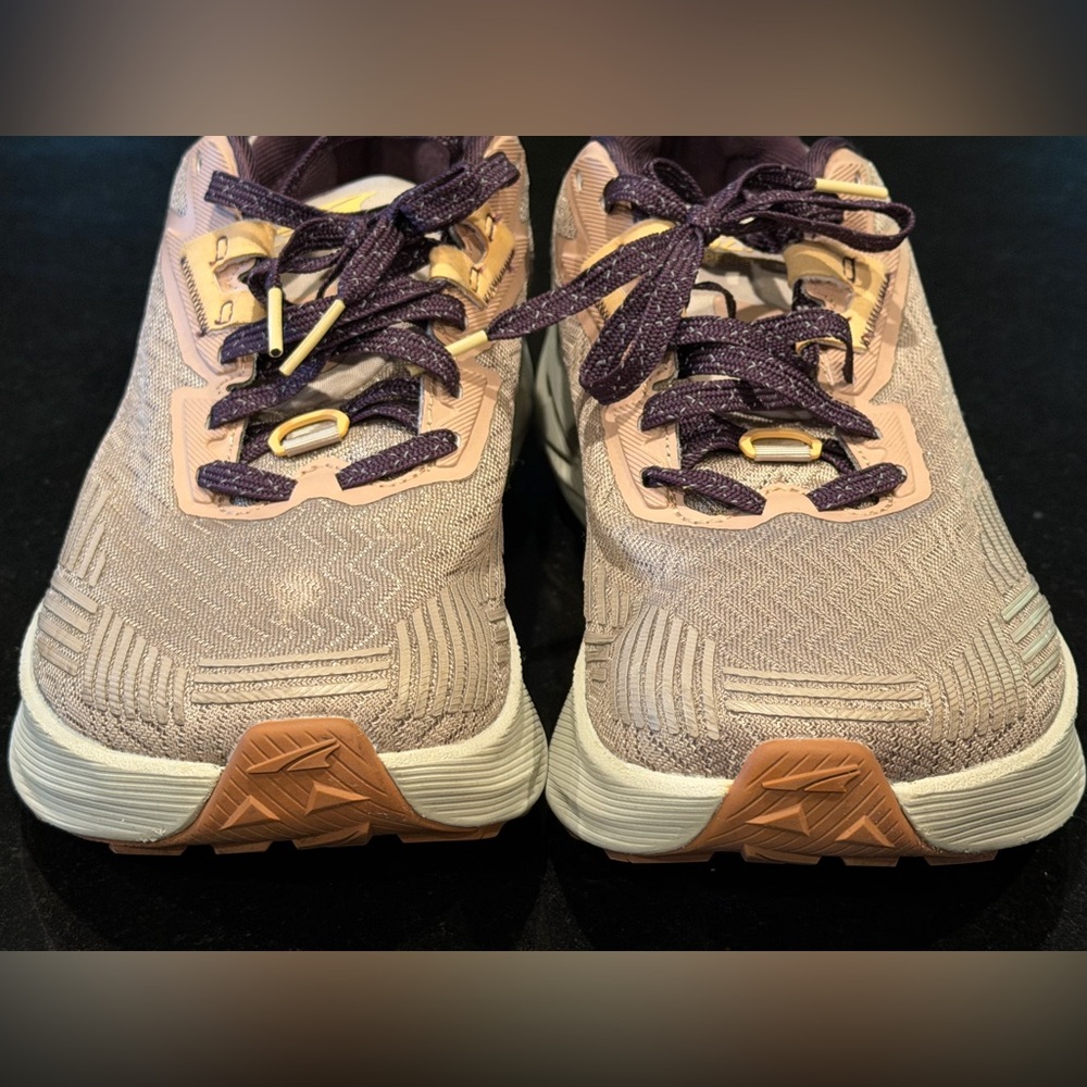 Women’s Altra Experience Wild, Size 10 - Picture 10 of 16